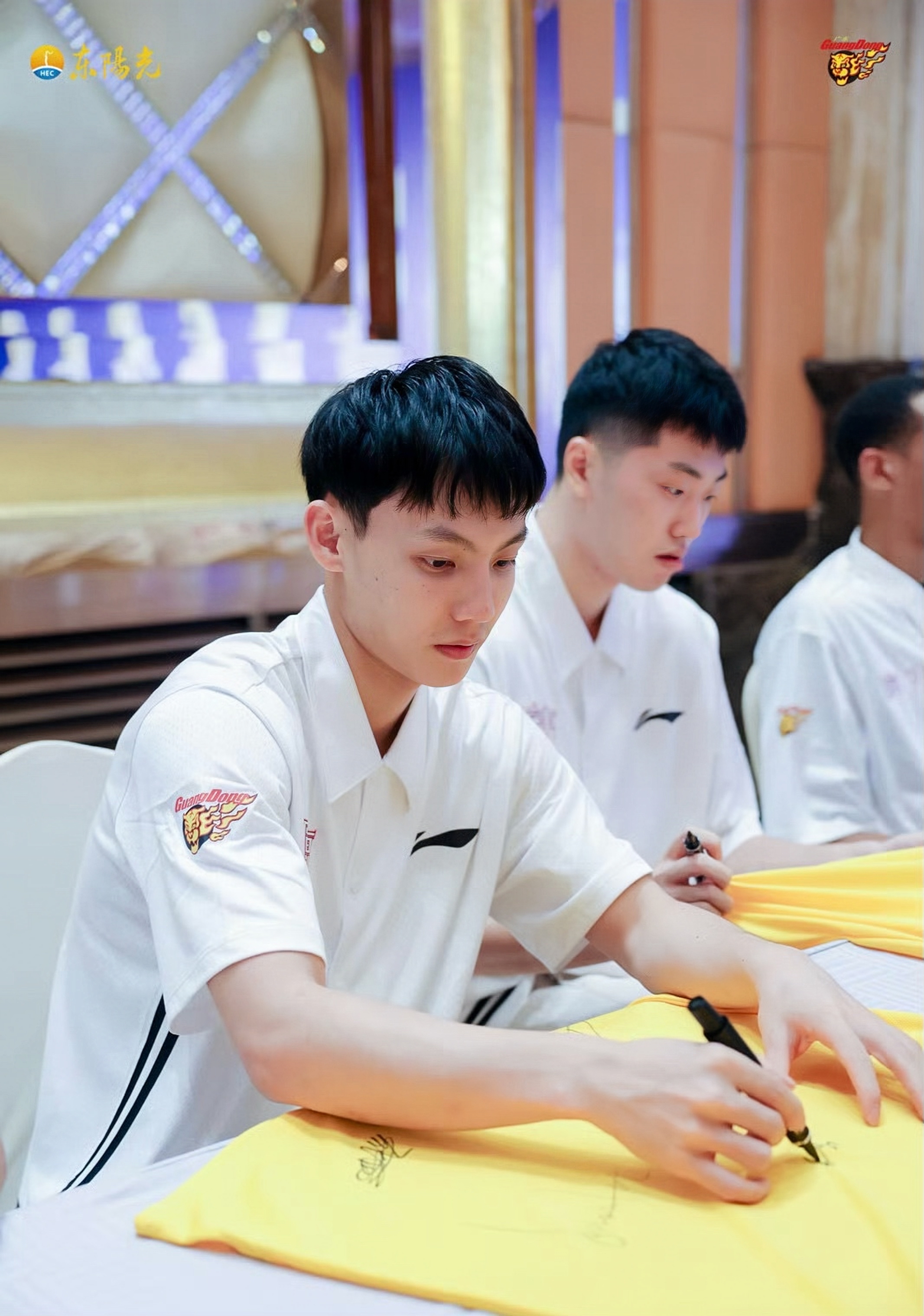 包含广东宏远发布备战花絮；赛后绝杀压哨；德甲任务艰巨；球探报告显示潜力的词条