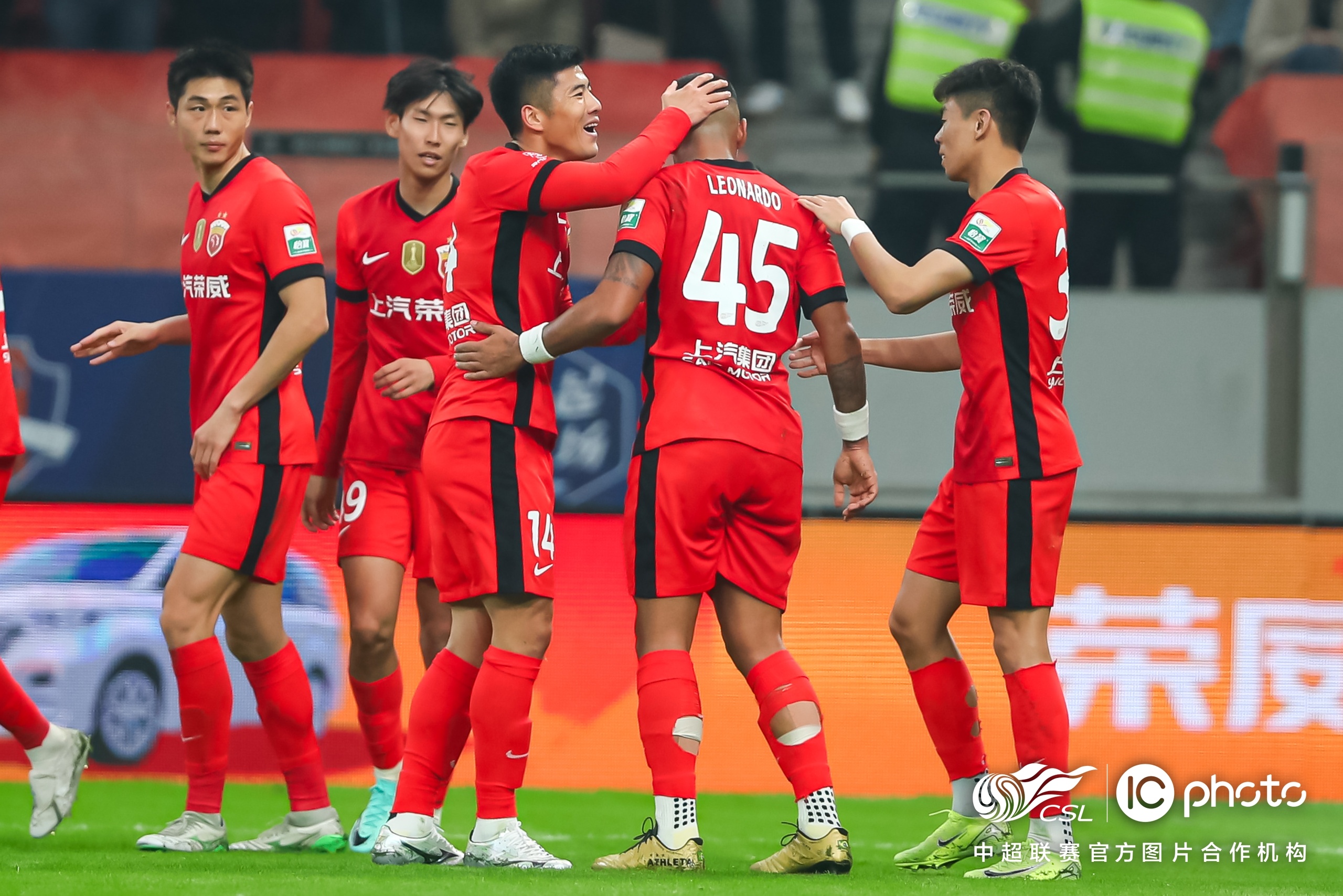 包含冲刺阶段上海海港止住颓势——NBA季后赛节点到来，震撼外界，控场能力受关注的词条